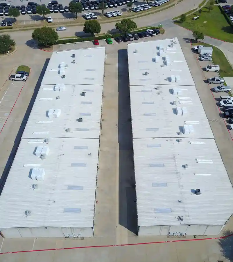 EDP Roofing meeting with homeowner to discuss her insurance claim rights